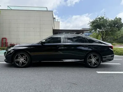 Honda Accord 2023, 28000 км, за 18535.69 USD