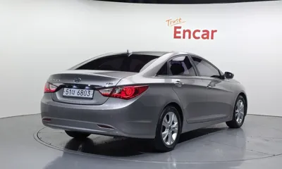 Hyundai Sonata 2011, 100017 км, за 2667.19 USD