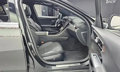 Mercedes-Benz C-Class 2023, 34083 км, за 25400.66 USD - фото 11