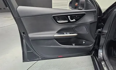 Mercedes-Benz C-Class 2023, 34083 км, за 25400.66 USD - фото 24