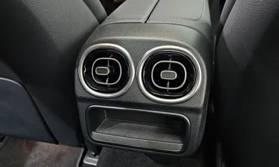 Mercedes-Benz C-Class 2023, 34083 км, за 25400.66 USD - фото 27