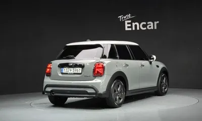 MINI Cooper 2023, 58979 км, за 13088.32 USD