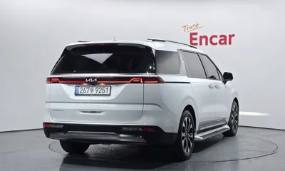 Kia Canival 2023, 53613 км, за 19491.24 USD