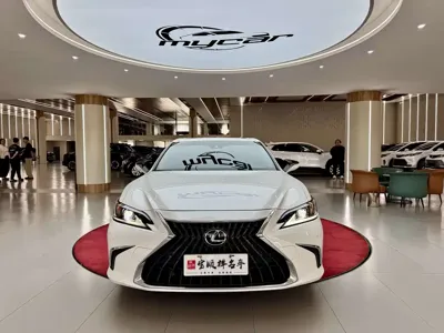 Lexus ES 2024, 41000 км, за 25749.94 USD