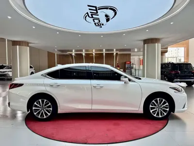 Lexus ES 2024, 41000 км, за 25749.94 USD