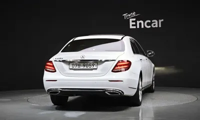 Mercedes-Benz E-Class 2018, 91657 км, за 15547.76 USD