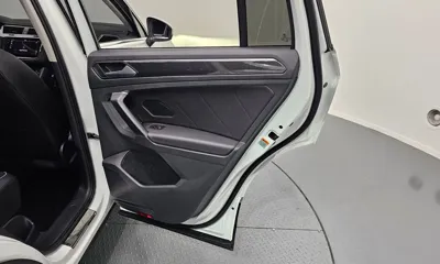 Volkswagen Tiguan 2022, 40174 км, за 29473.55 USD - фото 25