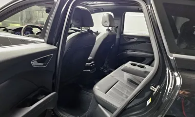 Audi Q4 e-tron 2023, 15621 км, за 23975.29 USD - фото 11