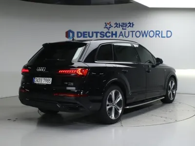 Audi Q7 2023, 25957 км, за 51977.67 USD
