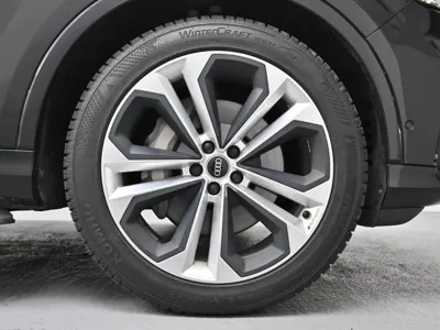 Audi Q7 2023, 25957 км, за 51977.67 USD