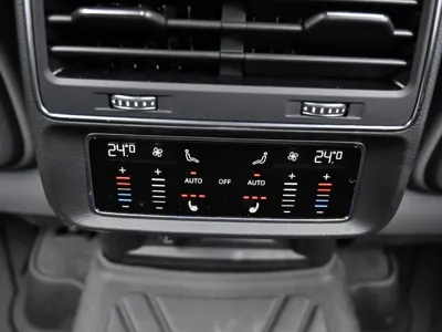 Audi Q7 2023, 25957 км, за 51940.44 USD - фото 16