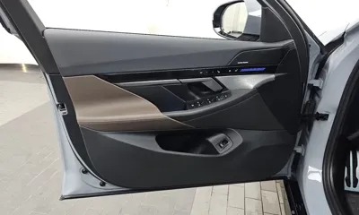 BMW 5-Series 2024, 7636 км, за 41539.35 USD - фото 24