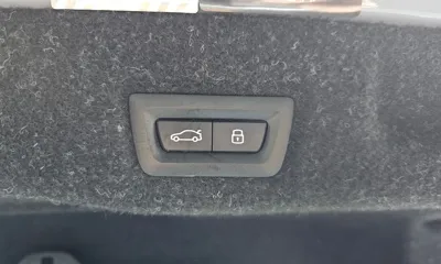 BMW 5-Series 2024, 7636 км, за 41539.35 USD - фото 31