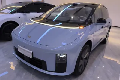 Li Auto Li Auto i8 · 2025 год