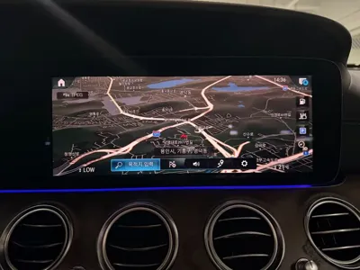 Mercedes-Benz E-Class 2021, 57313 км, за 21127.21 USD - фото 7