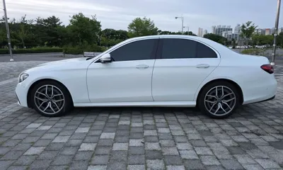 Mercedes-Benz E-Class 2021, 60118 км, за 25993.5 USD