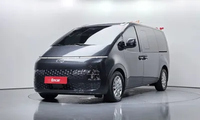 Hyundai Staria · 2023 год