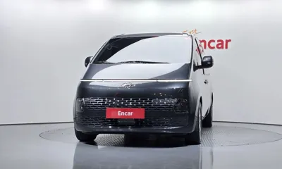 Hyundai Staria 2023, 28079 км, за 18201.9 USD