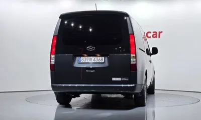 Hyundai Staria 2023, 28079 км, за 18201.9 USD