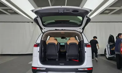 Kia Canival 2023, 75238 км, за 16404.1 USD - фото 20