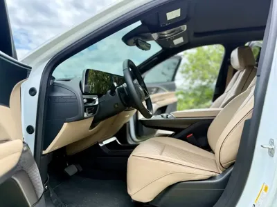 Cadillac Lyriq 2024, 8171 км, за 55789.68 USD - фото 9