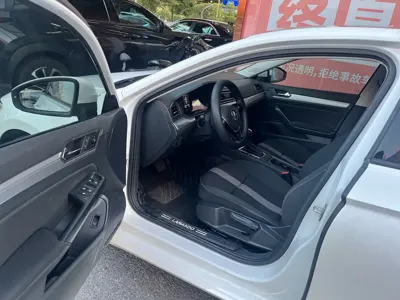 Volkswagen Lamando 2019, 61000 км, за 7125.66 USD