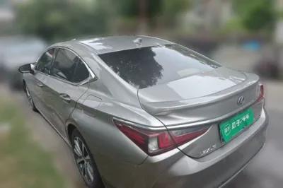 Lexus ES 2018, 110200 км, за 27671 USD