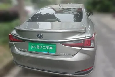 Lexus ES 2018, 110200 км, за 27671 USD