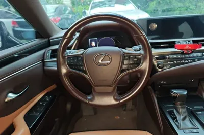 Lexus ES 2018, 110200 км, за 27671 USD - фото 9
