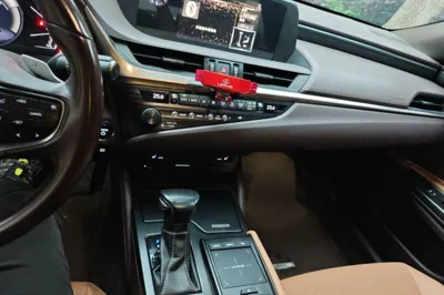 Lexus ES 2018, 110200 км, за 27671 USD - фото 12