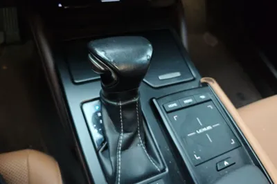 Lexus ES 2018, 110200 км, за 27671 USD - фото 13
