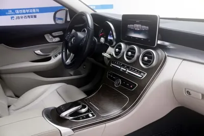 Mercedes-Benz C-Class 2015, 76300 км, за 12230.65 USD - фото 11