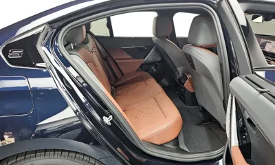 BMW 5-Series 2026, 12954 км, за 58598.66 USD - фото 11