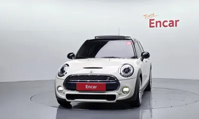 MINI Cooper 2016, 63039 км, за 8527.24 USD
