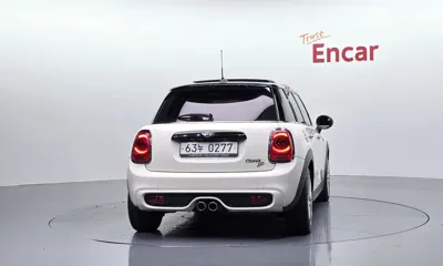 MINI Cooper 2016, 63039 км, за 8527.24 USD
