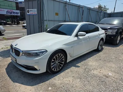 BMW 5-Series 2018, 120381 км, за 13355.06 USD