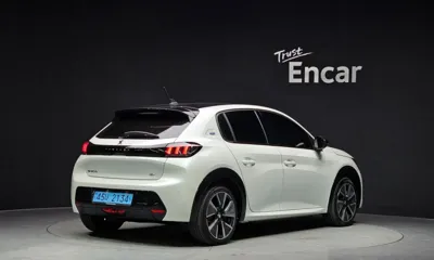 Peugeot 208 2022, 9004 км, за 15622.95 USD