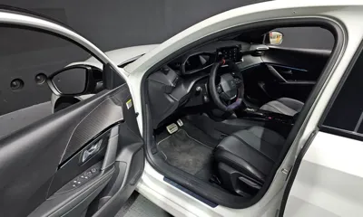 Peugeot 208 2022, 9004 км, за 15622.95 USD - фото 10