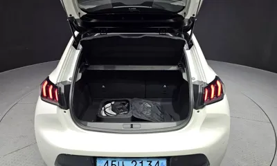 Peugeot 208 2022, 9004 км, за 15622.95 USD - фото 20