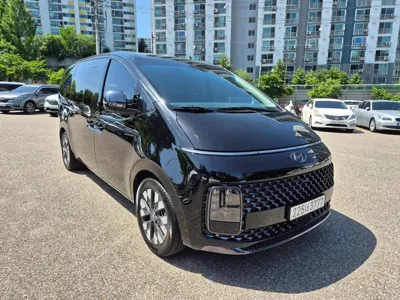 Hyundai Staria · 2023 год