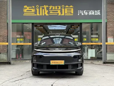 Li Auto Li L8 2023, 59000 км, за 28957.65 USD