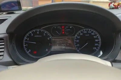 Nissan Tiida 2014, 63200 км, за 6519 USD - фото 8