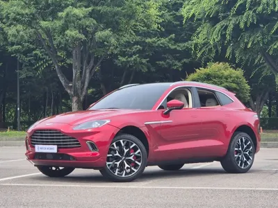 Astonmartin DBX · 2022 год