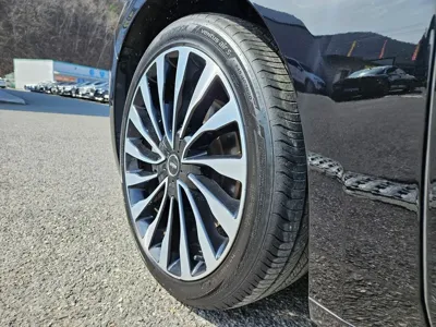 Lincoln Continental 2019, 79168 км, за 15032.17 USD