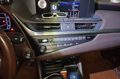 Lexus ES 2018, 124800 км, за 23872 USD - фото 12