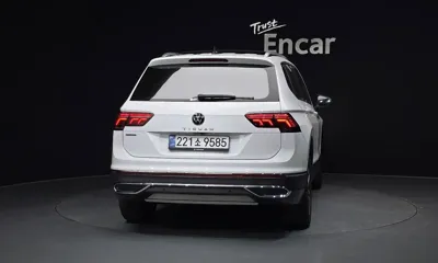 Volkswagen Tiguan 2023, 49755 км, за 20166.55 USD