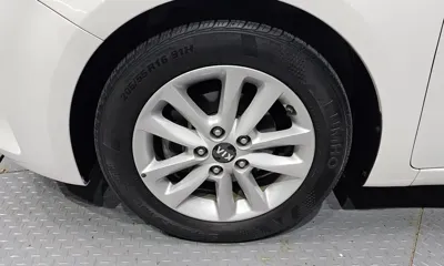 Kia K3 2018, 69697 км, за 4923.2 USD