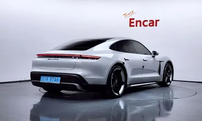Porsche Taycan 2024, 13631 км, за 102710.75 USD