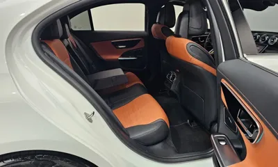 Mercedes-Benz C-Class 2023, 16559 км, за 34373.37 USD - фото 11