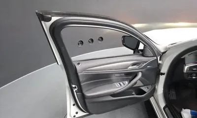 BMW 5-Series 2021, 43178 км, за 21097.86 USD - фото 24